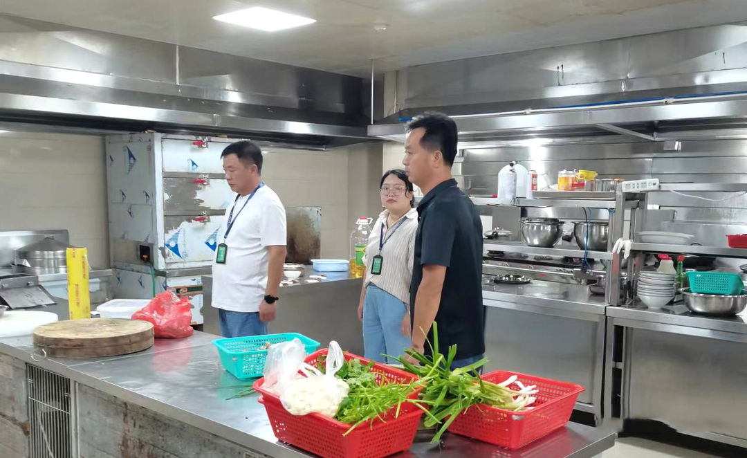 春联街道食品安全督查，确保百姓餐桌安全