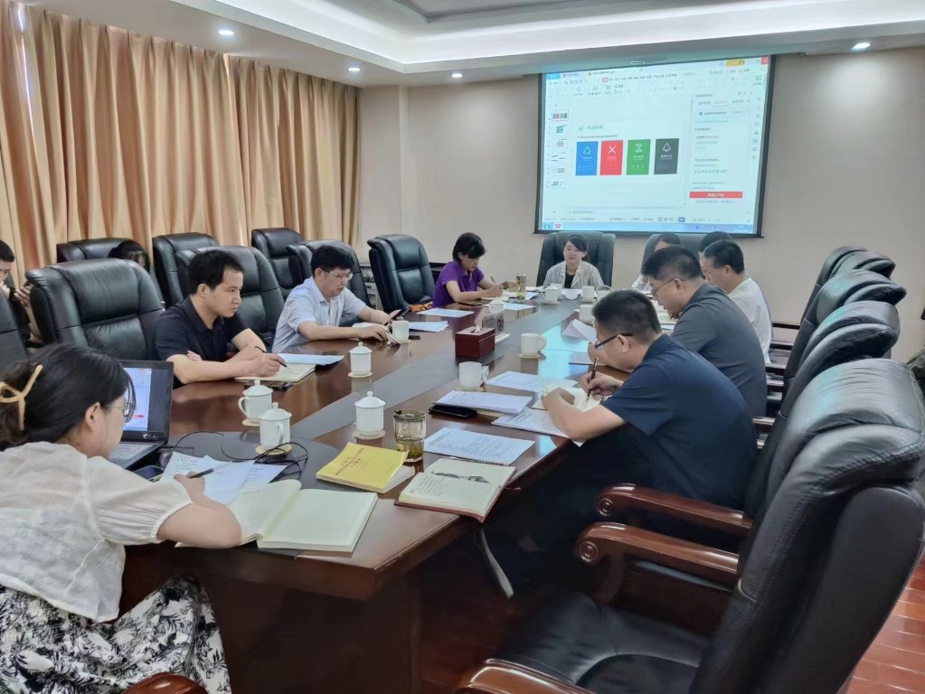 市政府金融办开展“党建引领推动垃圾分类成为低碳生活新时尚”主题党日活动