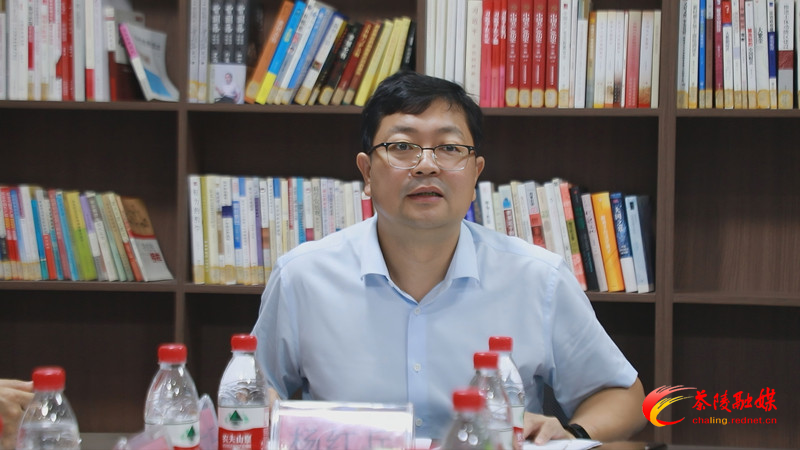 杨红兵主持召开茶陵县十八届人民政府第31次常务会议