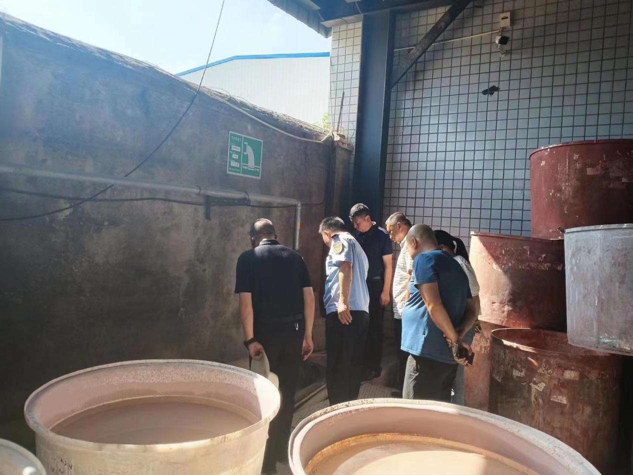 利剑行动——株洲市生态环境局醴陵分局对经开区涉水企业开展执法检查