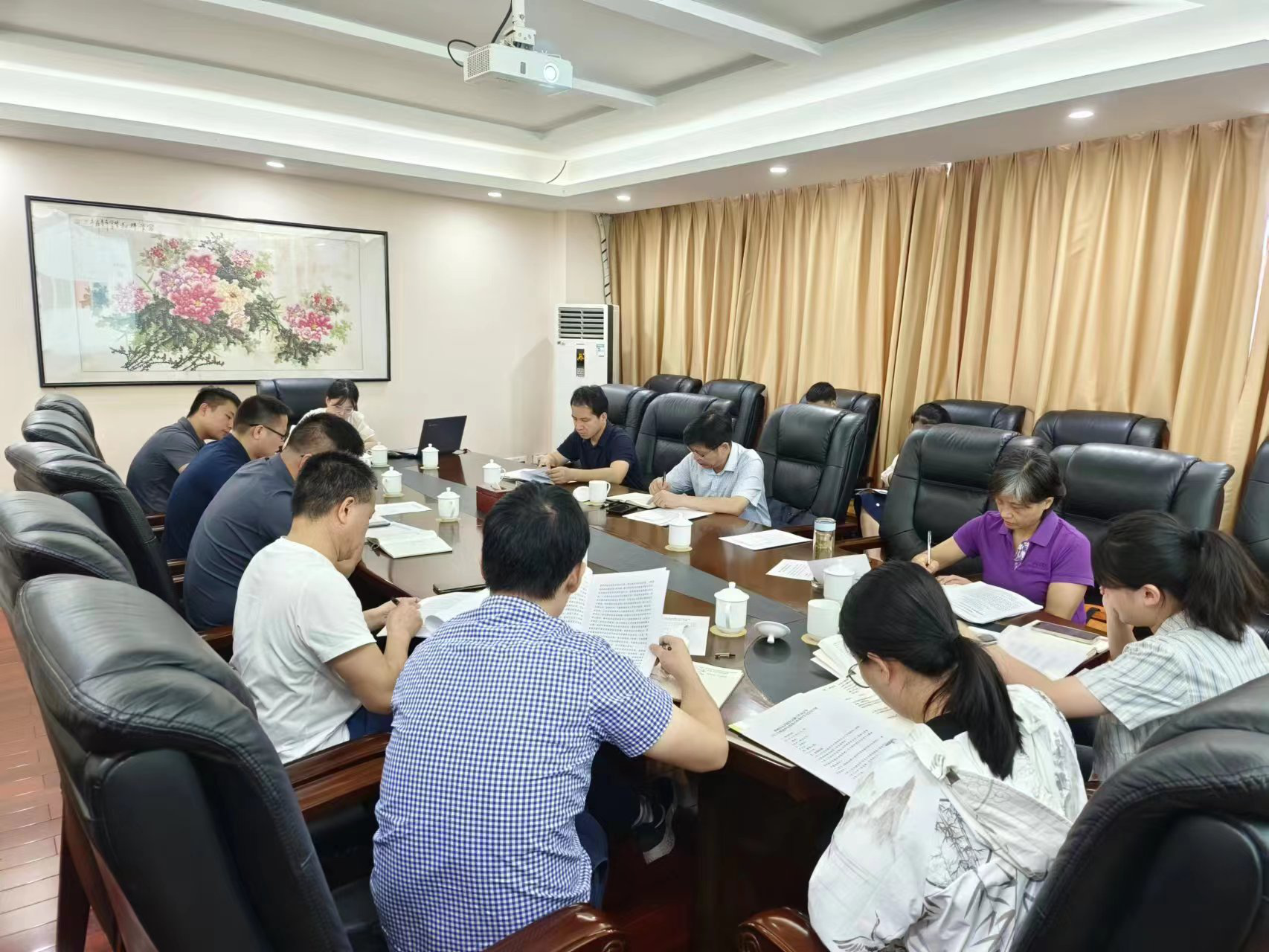 市政府金融办党组理论学习中心组 举行2023年第八次（扩大）集中学习