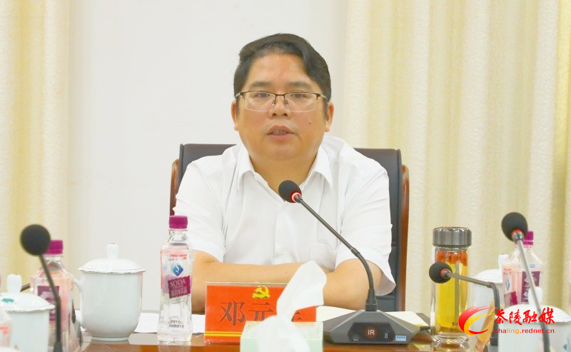 邓元连主持召开全县财税工作会议