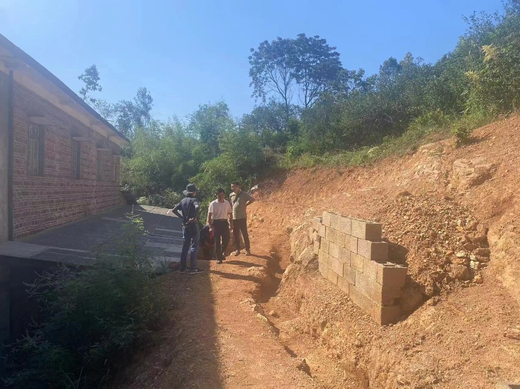 切坡建房危害大，防灾减灾要重视