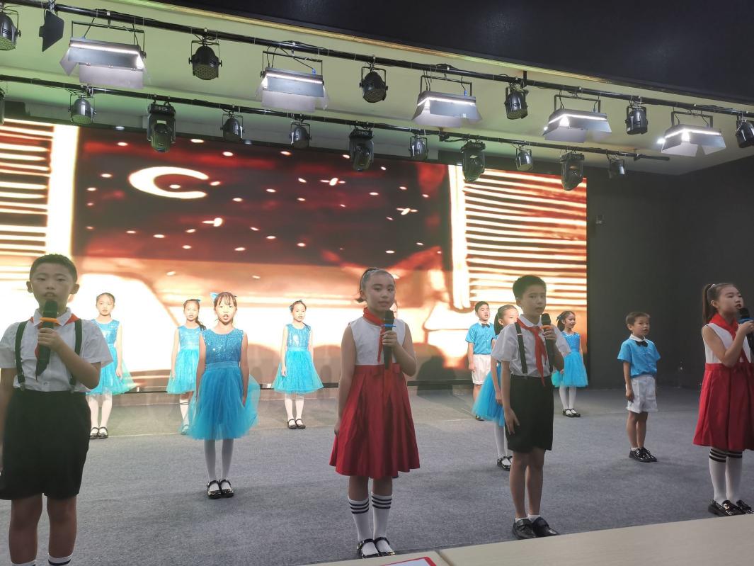 丹青育桃李  金秋结硕果  ——株洲市九方雪峰学校第一届优秀教师表彰大会