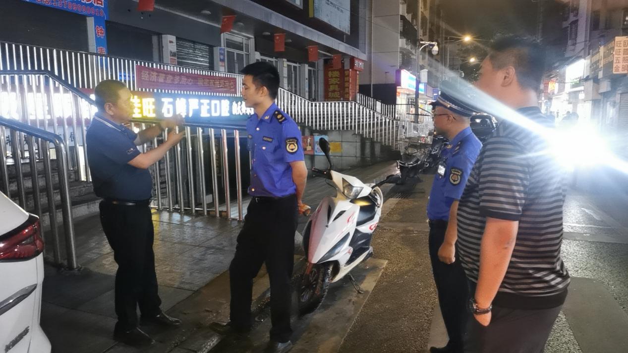 "利剑"行动‖联合执法突击检查烧烤摊点