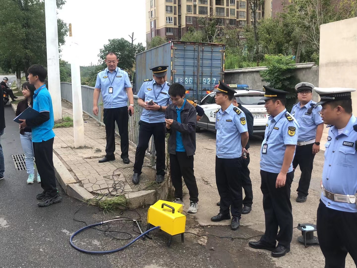 利剑行动——荷塘分局积极开展机械装备尾气监测专项执法检查