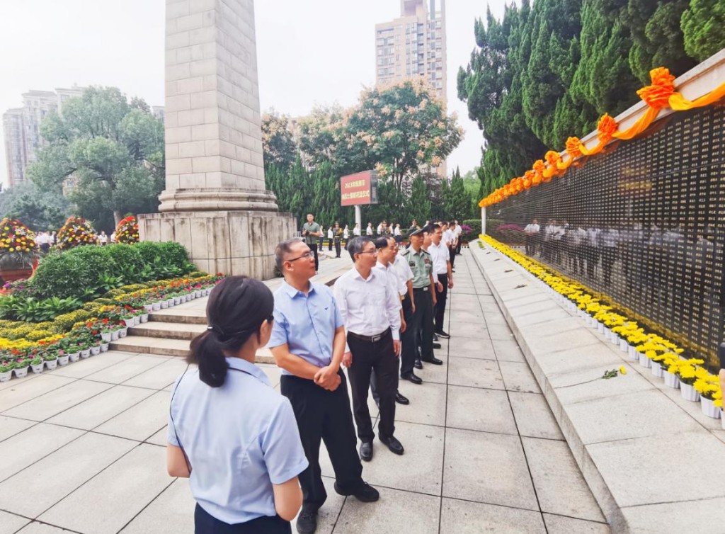 株洲市举行向烈士敬献花篮仪式