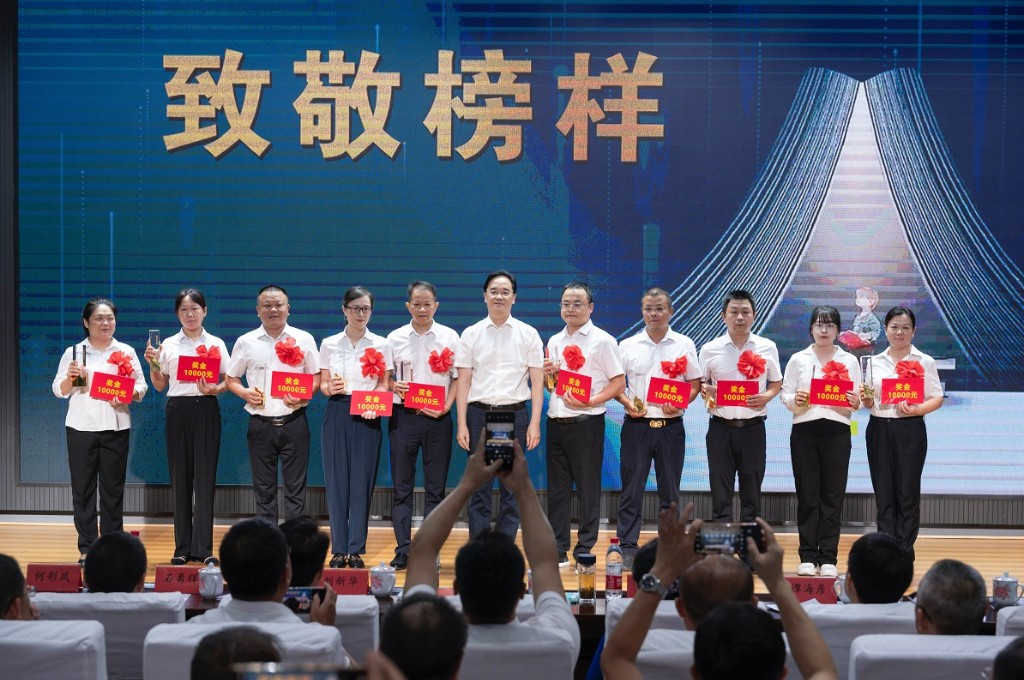 醴陵市庆祝第39个教师节暨颁奖典礼活动举行
