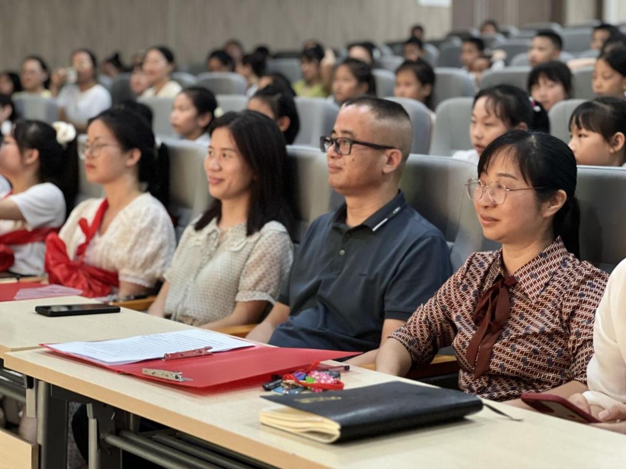 丹青育桃李  金秋结硕果  ——株洲市九方雪峰学校第一届优秀教师表彰大会