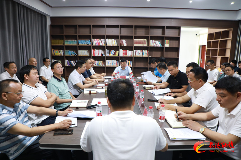 杨红兵主持召开茶陵县十八届人民政府第31次常务会议