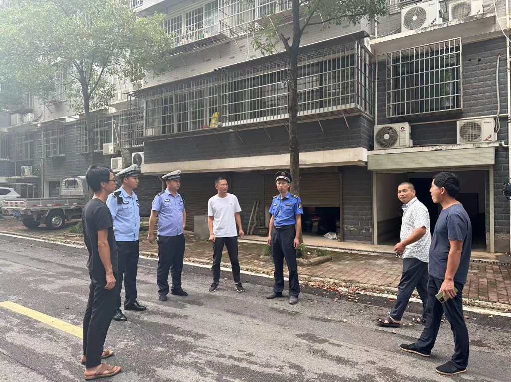 区农业农村局联合经开区交警大队开展拖拉机顽瘴痼疾整治行动