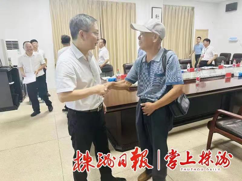 陈恢清在芦淞区下沉接访时强调 把群众的事当成自己的事来办