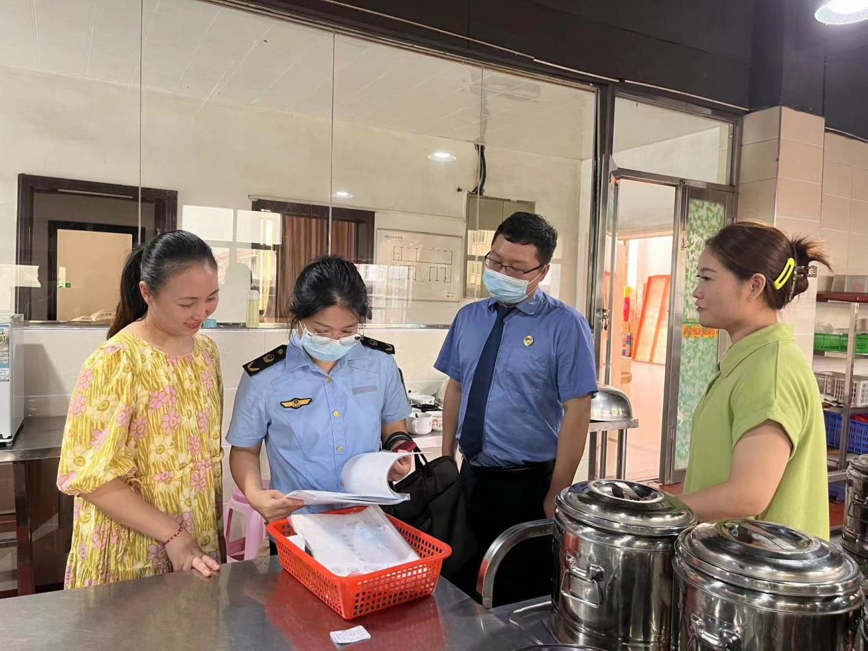 攸县市监局联合开展秋季食品安全"护苗"行动