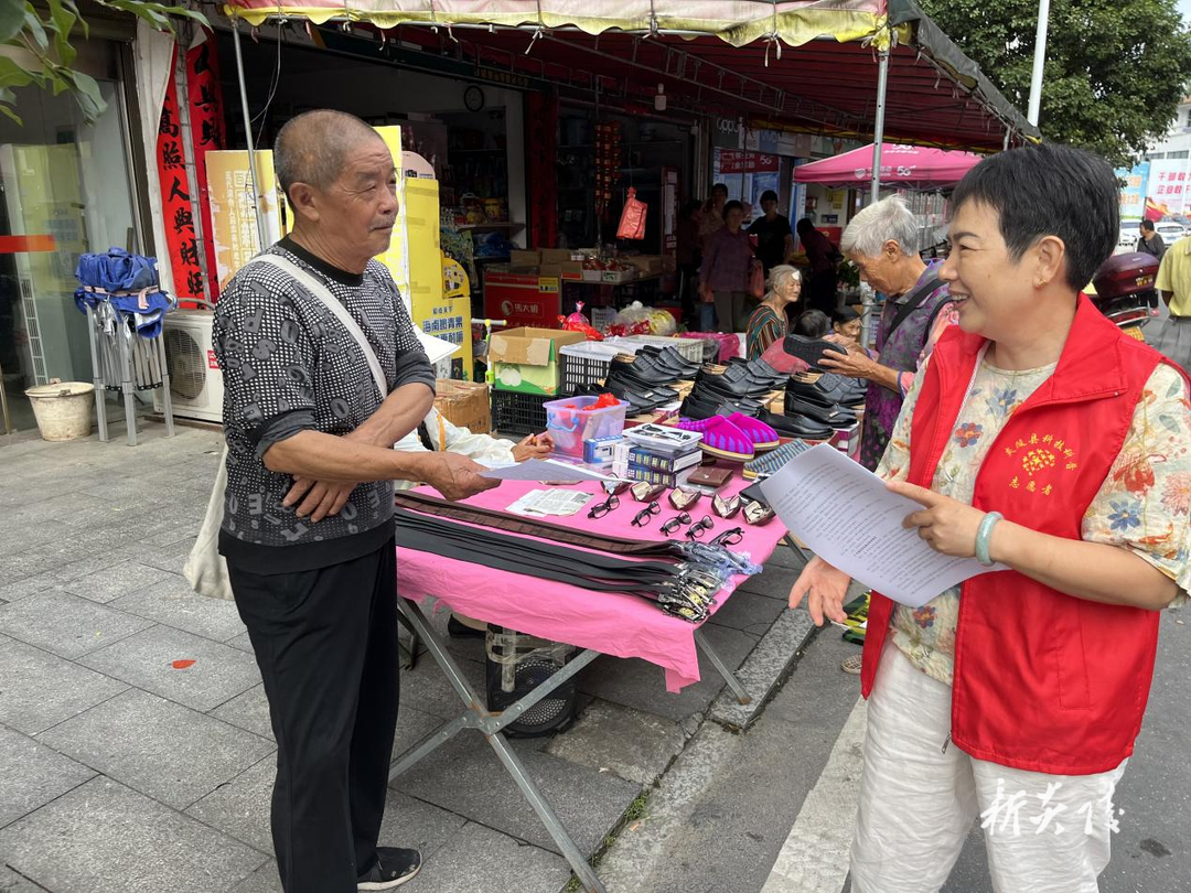 垄溪乡开展民族宗教政策法规集中宣传活动