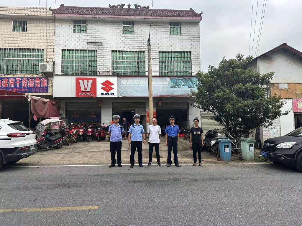 区农业农村局联合经开区交警大队开展拖拉机顽瘴痼疾整治行动