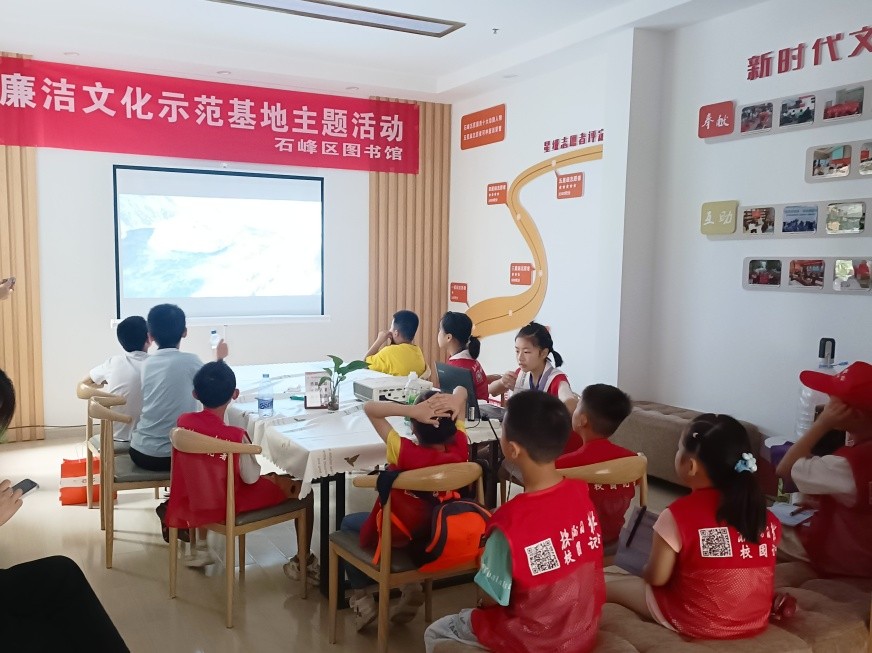 和校园小记者一起听廉洁故事，看廉洁电影