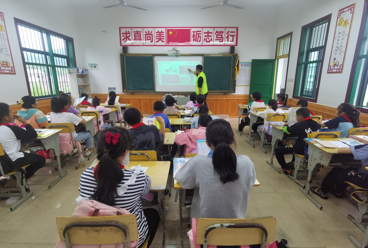 禁毒开学第一课 守护青春不“毒”行