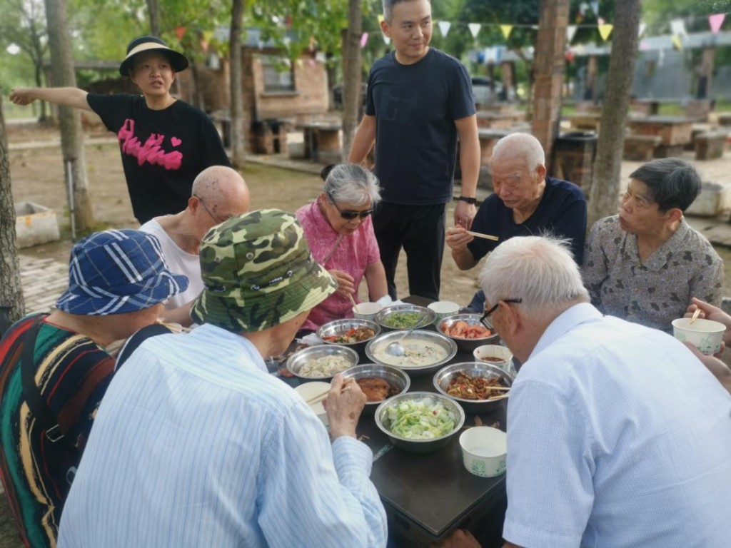 石塘冲军休所开展“情暖军休 精准服务”短期疗养活动