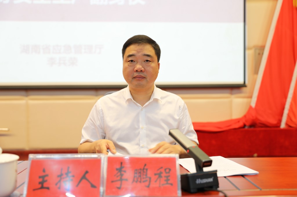 县委理论学习中心组开展第二十六次集中（扩大）学习