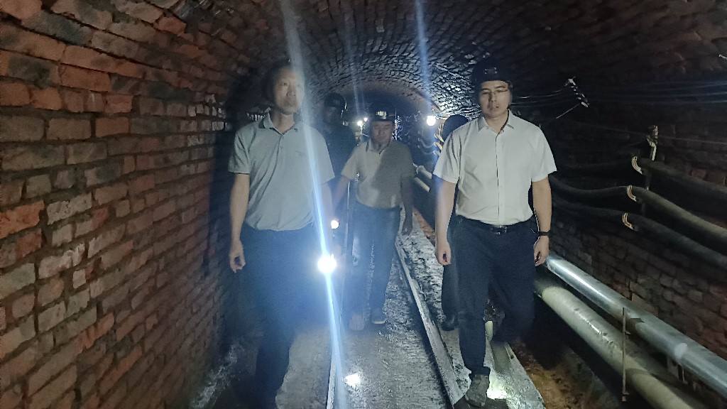 武挪强督导检查“双节”前矿山安全生产工作