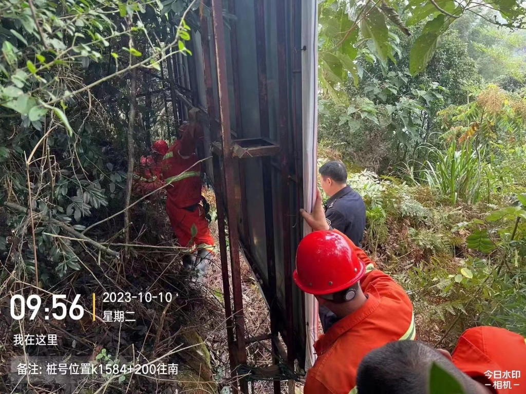 株洲交通部门全力推进高速公路沿线广告牌整治工作