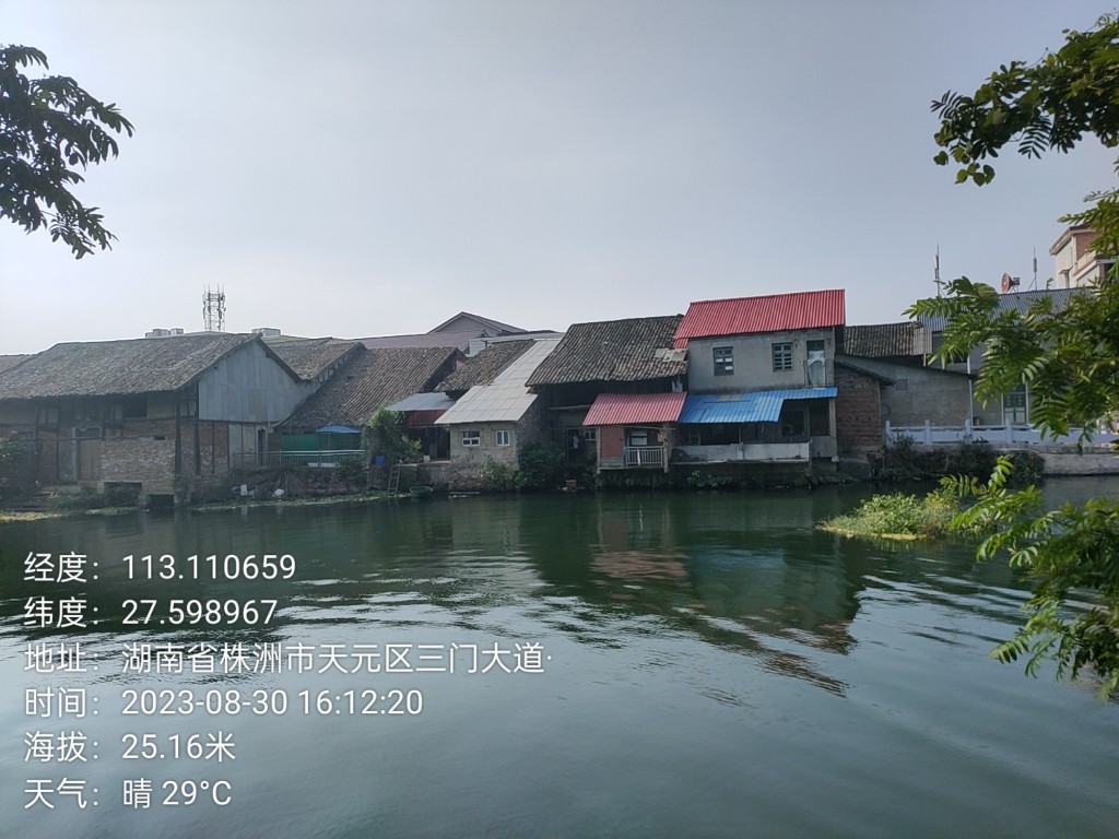 天元区:全面清理约1140平方米水域废弃网箱