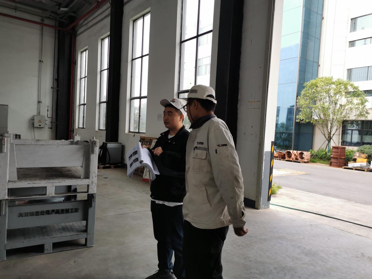 "利剑"行动：市生态环境局大气科对石峰区应急减排清单申请提级企业开展现场核查