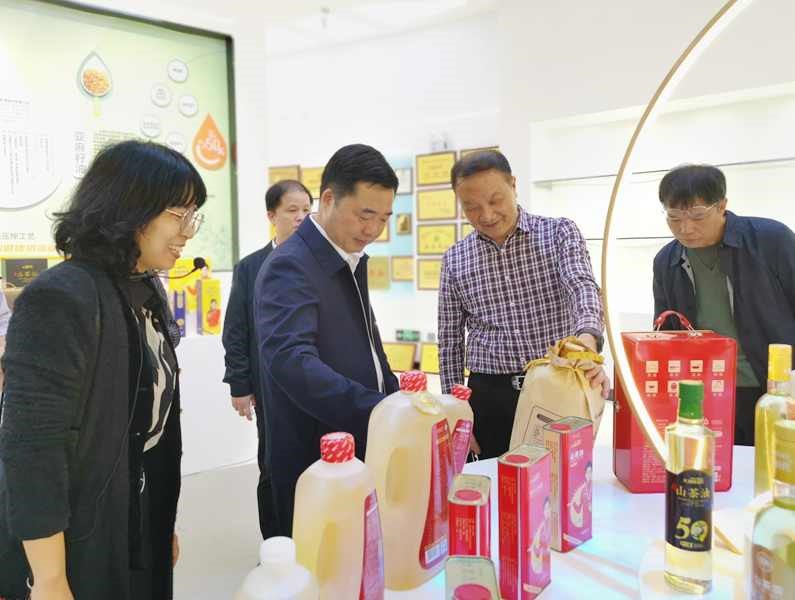 省人大常委会来攸开展基层立法联系点建设情况调研及《湖南省促进油茶产业发展若干规定（草案）》立法调研