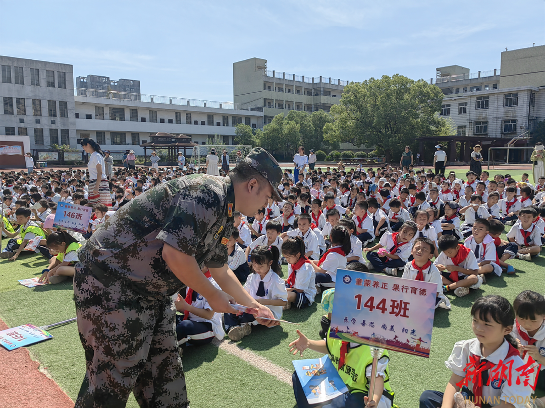 株洲石峰区:国防教育进校园,点燃爱国强军梦