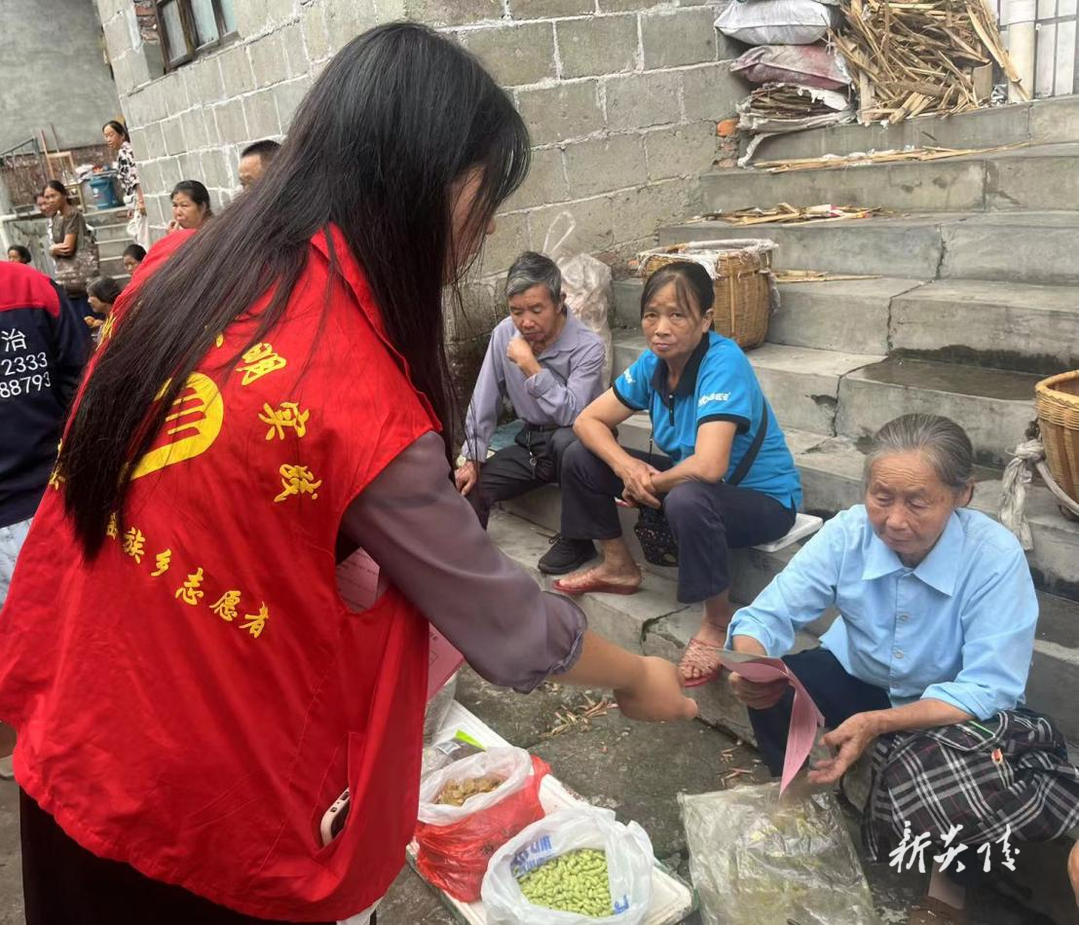 中村瑶族乡开展民族宗教政策法规宣传活动