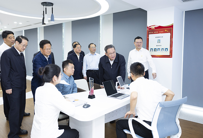 李强在浙江调研时强调：在加快数字化转型中塑造高质量发展新动能新优势