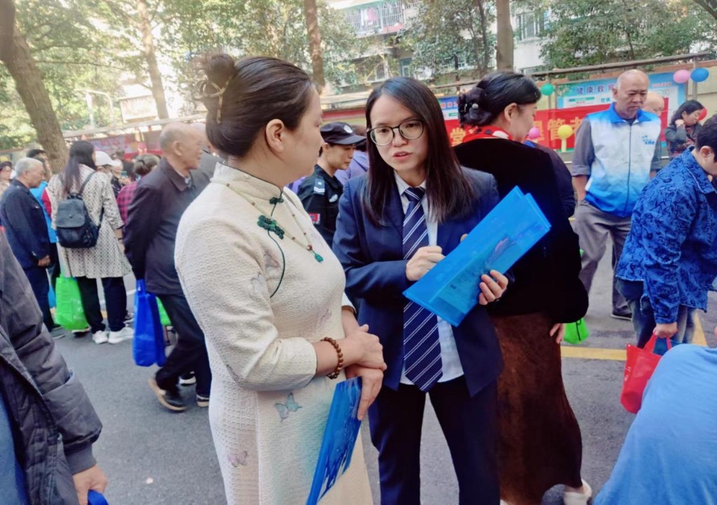 爱满重阳日，情暖老人心——株洲市司法局开展“敬老月”法律服务  宣传活动