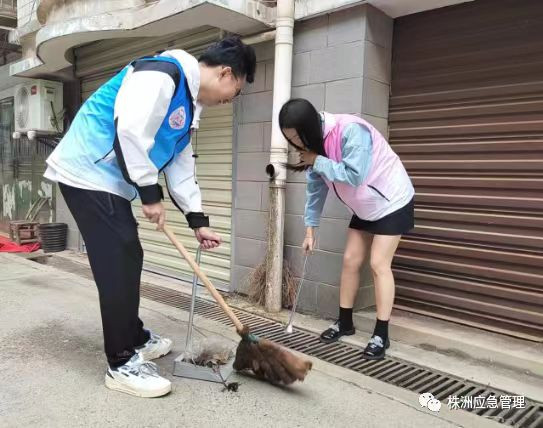 党员做先锋 文明我先行——株洲市应急管理局开展“株事有礼”文明实践活动