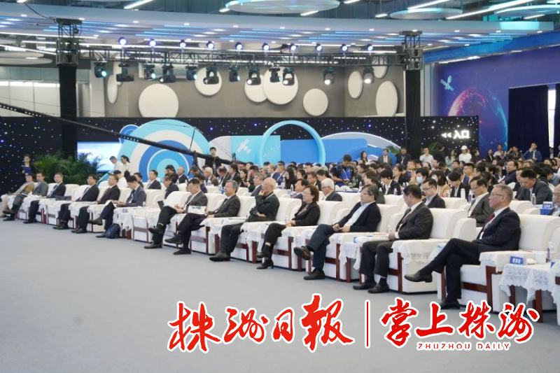 第二届北斗规模应用国际峰会主题论坛举行