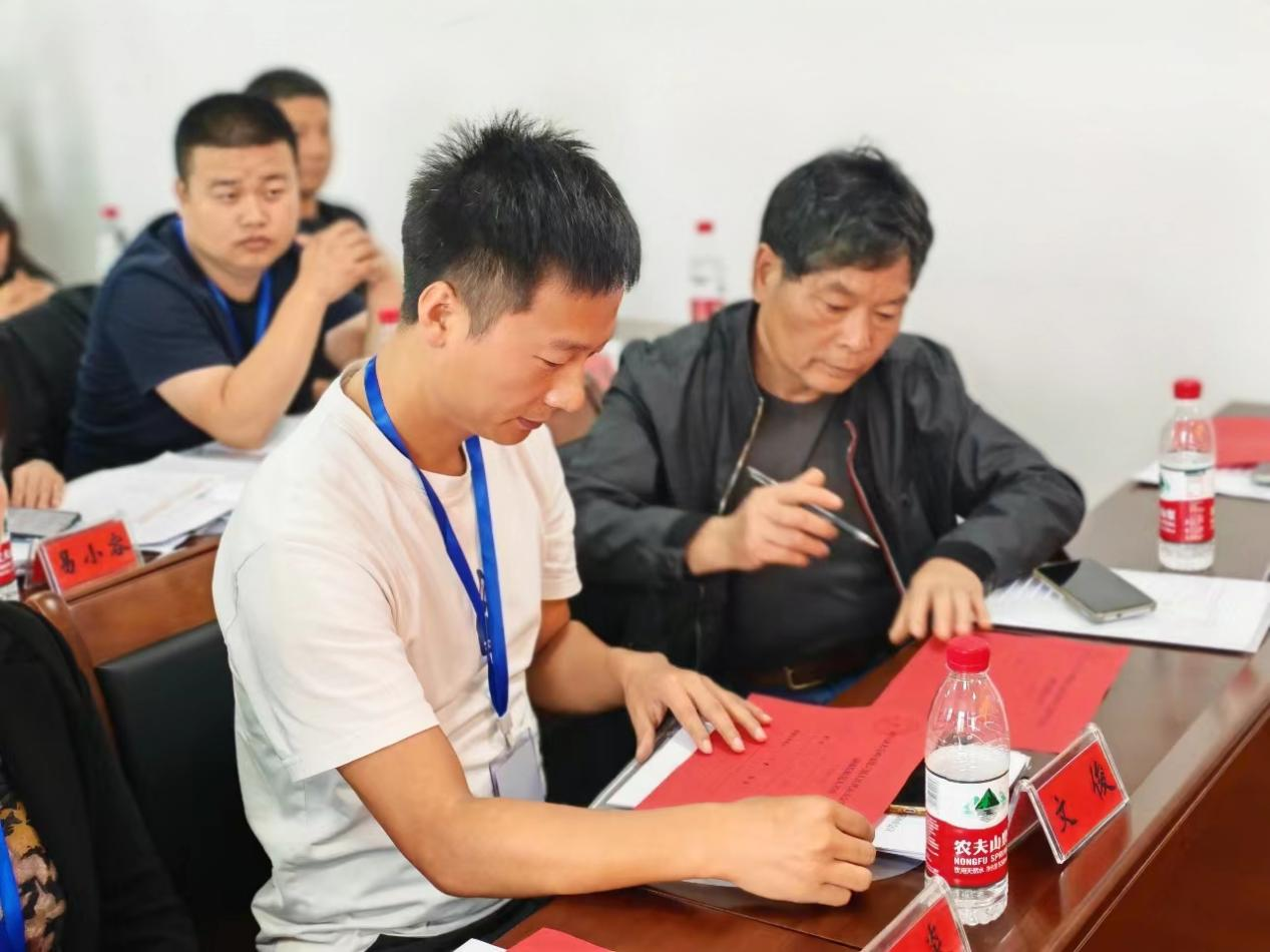 古岳峰镇召开第六届人民代表大会第四次会议