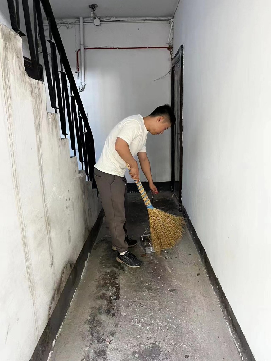 市政府金融办开展“文明实践进社区 志愿服务暖人心”主题党日活动