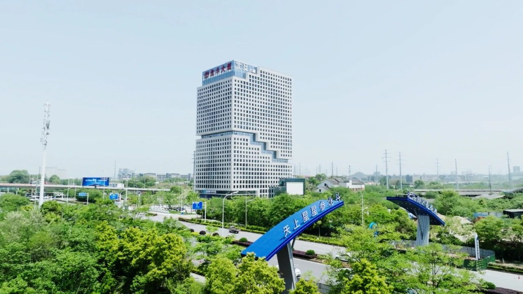 湖南日报头版推介:“天上星星参北斗,北斗园区看株洲”——制造名城,逐梦北斗