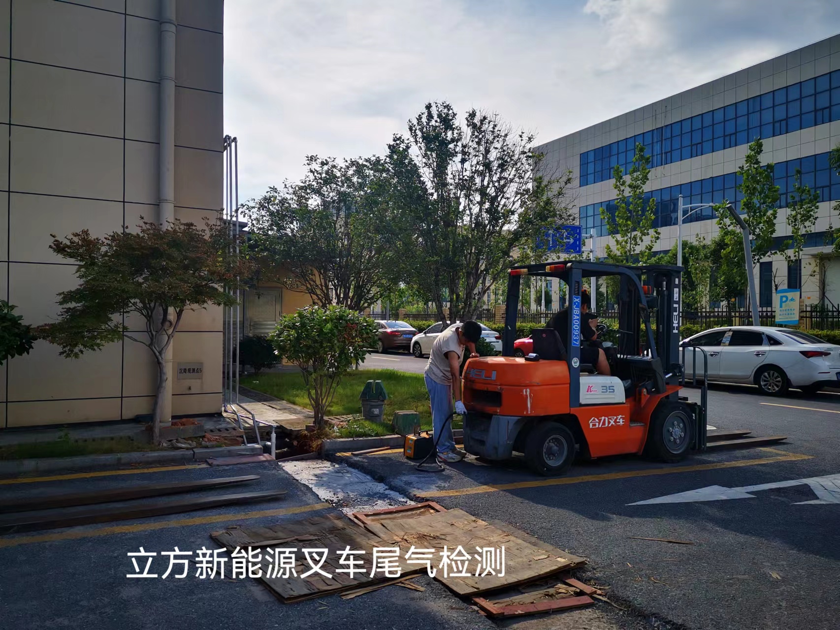 "利剑"行动丨株洲市生态环境局天元分局开展非道路移动机械尾气排放抽查检测