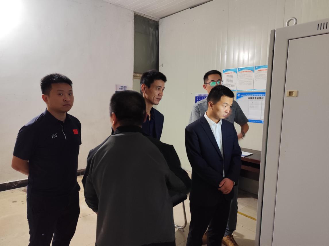 "利剑"行动‖渌口区对夜间经营生产企业大气污染防治工作开展督查