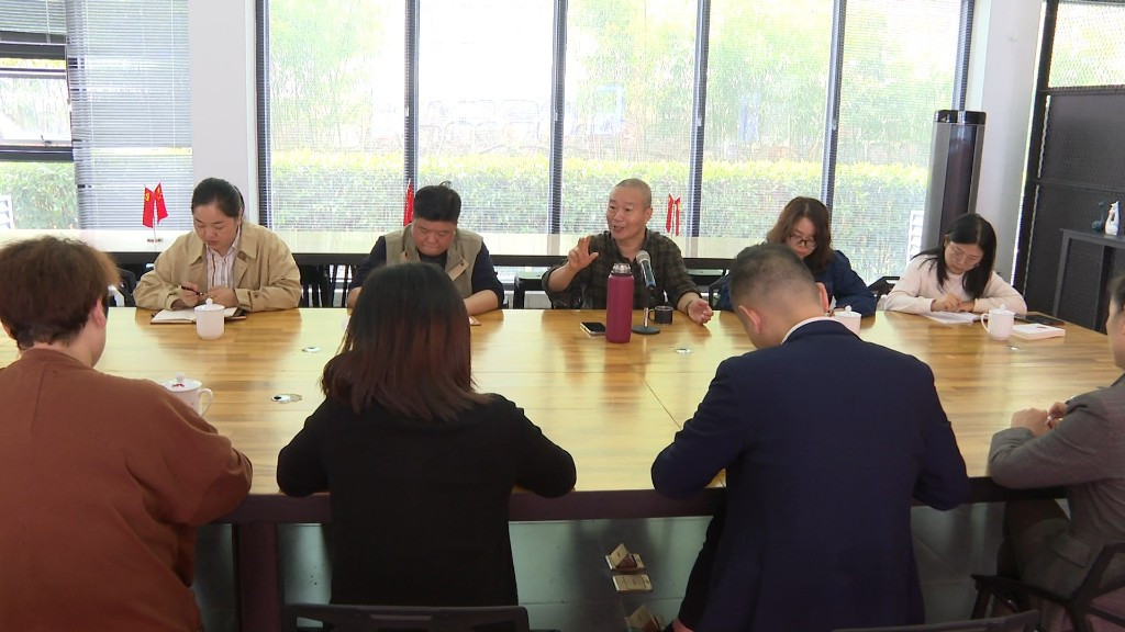 送法进企，当好营商环境“护航员”