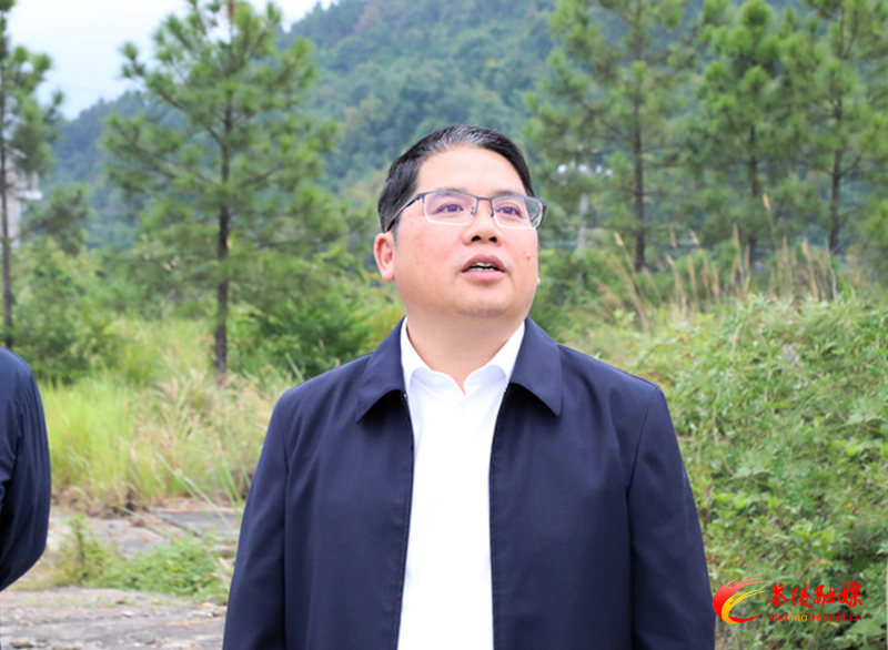 邓元连调度违法用地整改工作