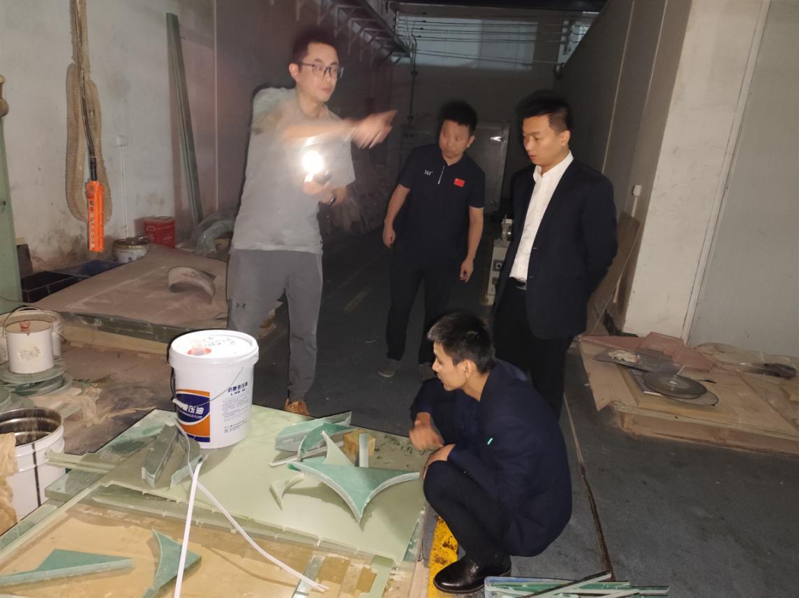 "利剑"行动‖渌口区对夜间经营生产企业大气污染防治工作开展督查