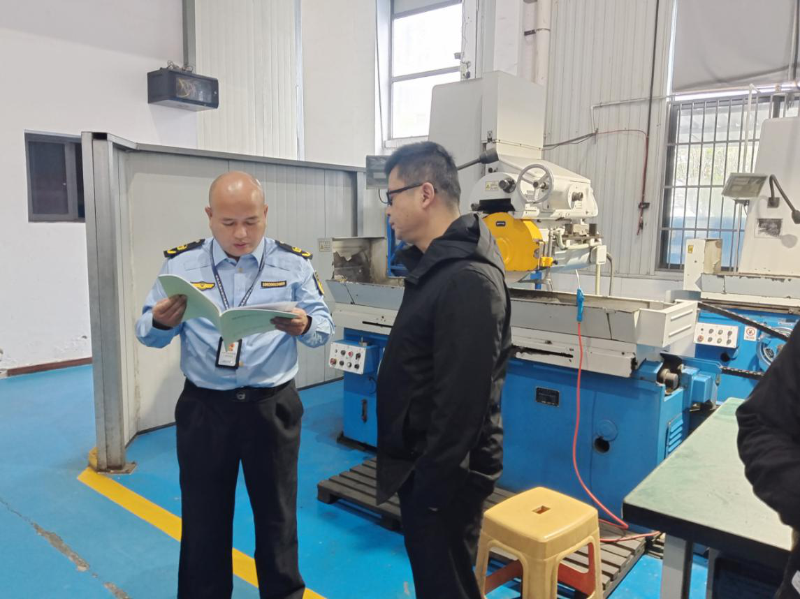 利剑在行动——芦淞分局张晓平副大队长对科创园企业进行摸排检查