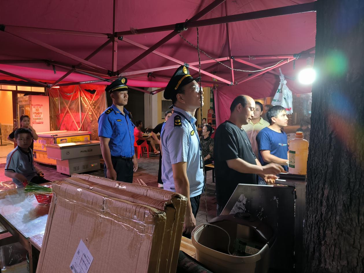 "利剑行动"在炎陵||炎陵县开展餐饮油烟治理专项检查