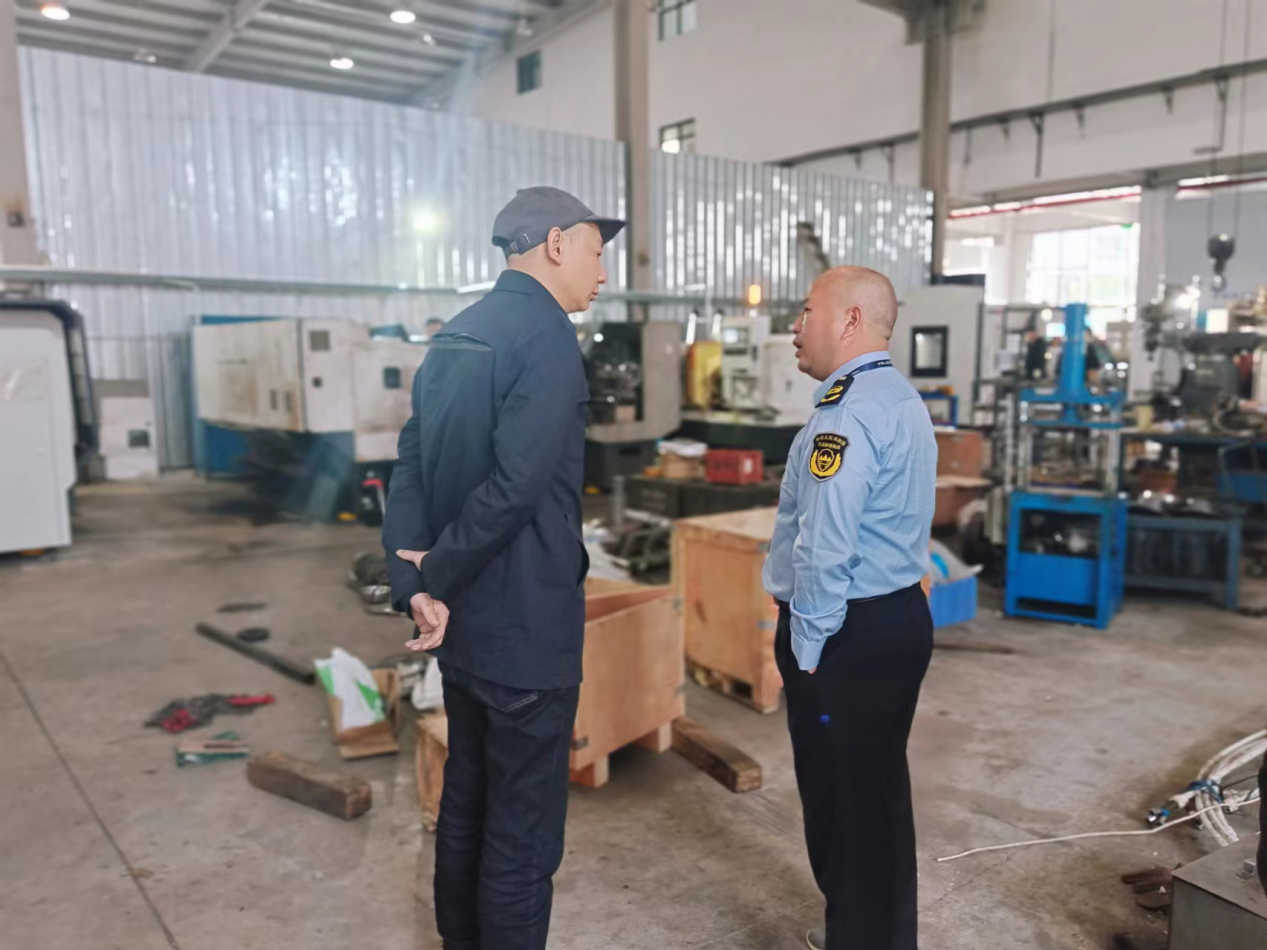 利剑在行动——芦淞分局张晓平副大队长对科创园企业进行摸排检查