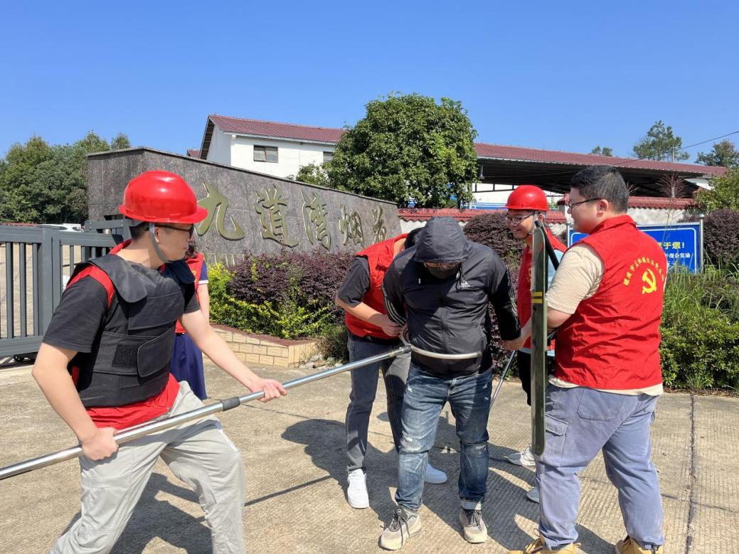以练促防!左权镇联合开展防恐反恐预案演练