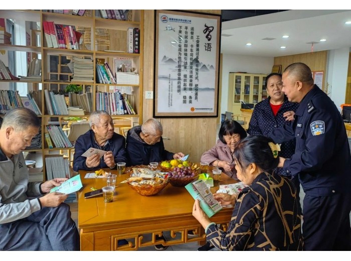 孝亲敬老守护老人“钱袋子” ——芦淞分局集中开展“敬老月”普法宣传活动