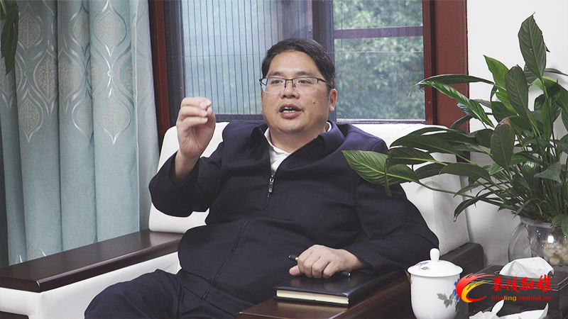 邓元连推进重点意向企业招商洽谈工作