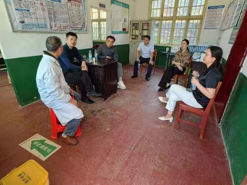 攸县卫健局调研指导村卫生室工作
