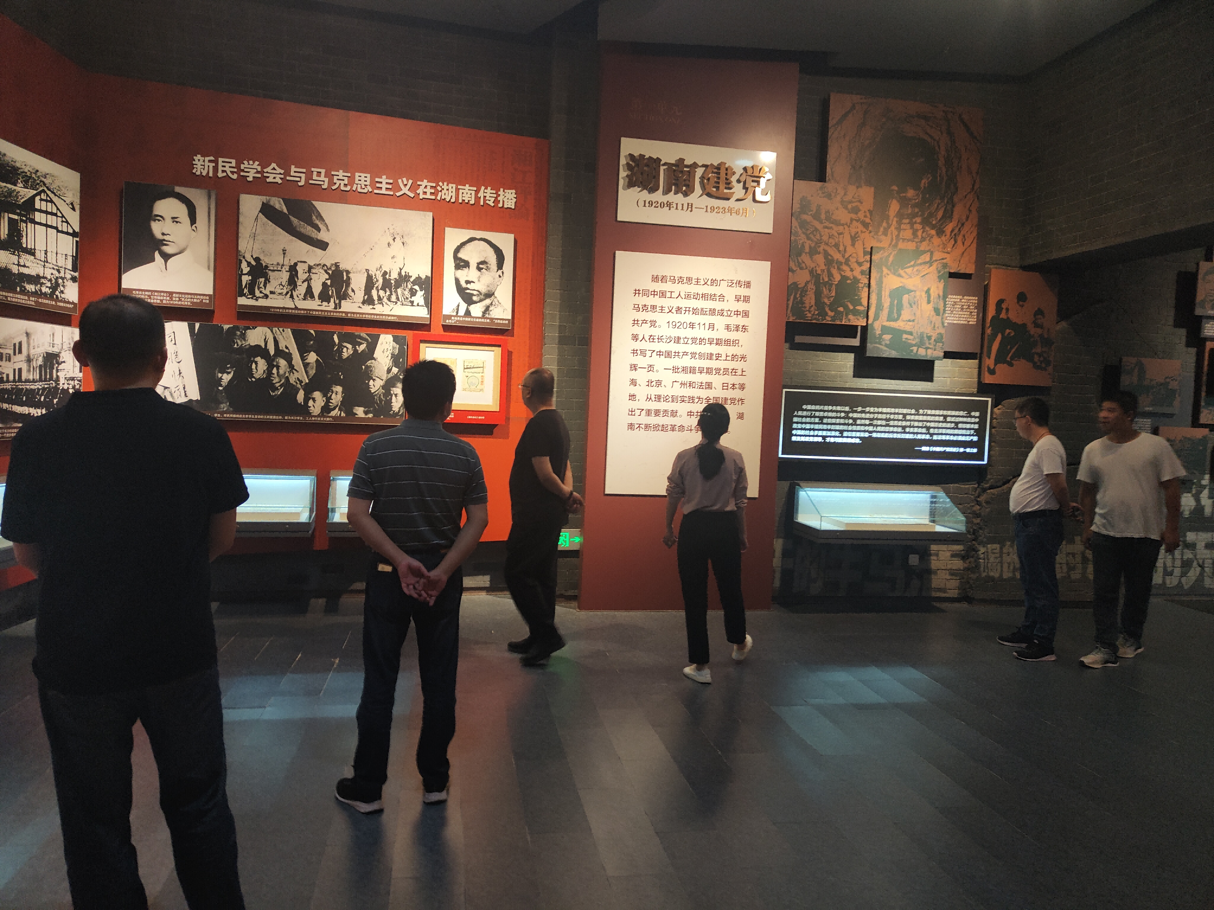 重温党的历史 传承革命精神—市科技局各党支部组织开展主题党日活动